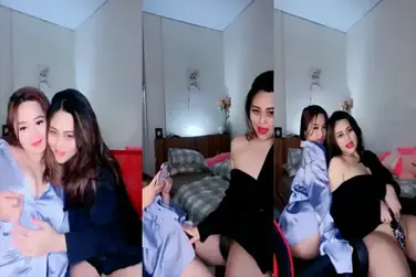 Dua Bestie Saling Main Ganas Di Depan Kamera